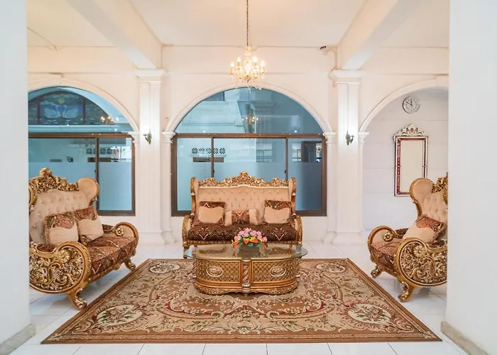 Reddoorz Plus At Surya SoloHotel di Solo